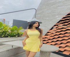 Saloni -  Fashion & Apparel Influencer